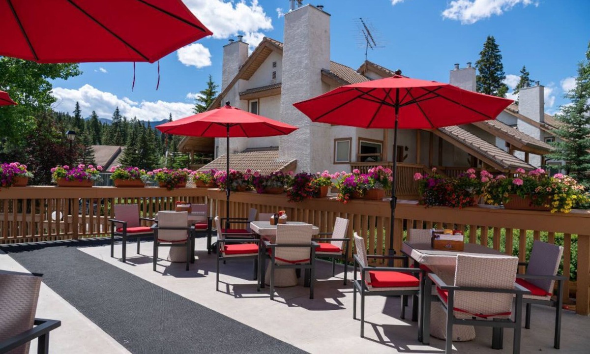 Banff Condo | Bright & Spacious for 8 | Access to 2 hot tubs!