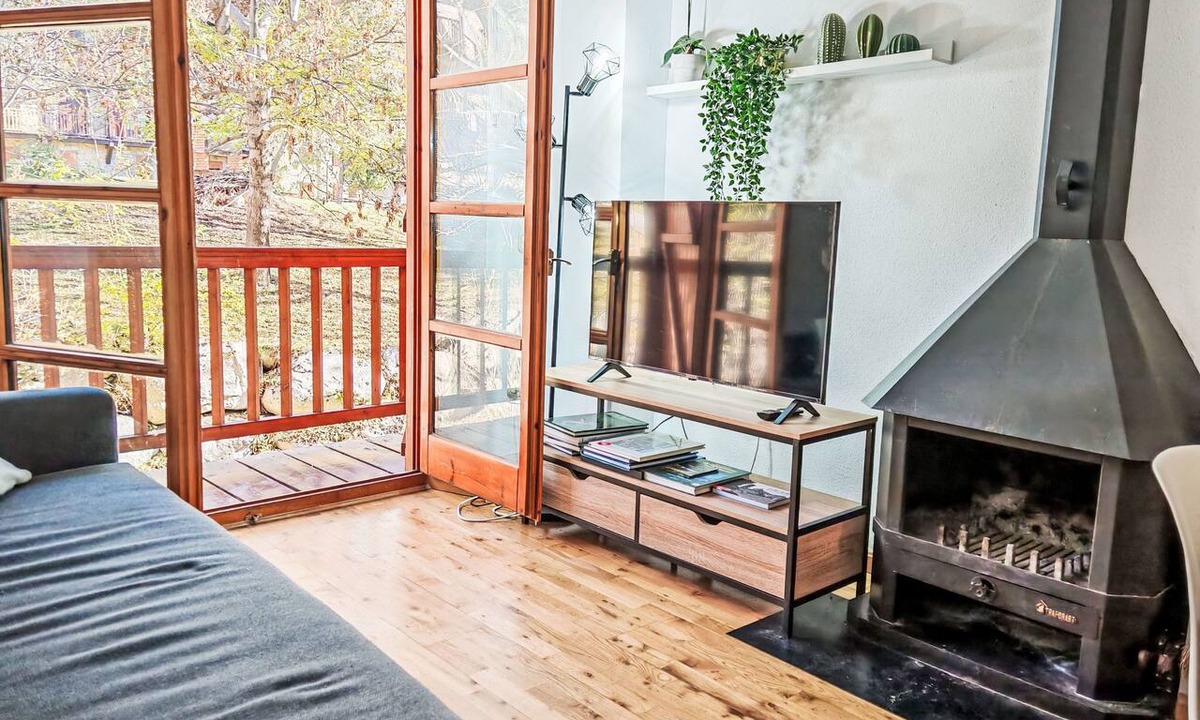 Taull Apartment | Chimenea y modernidad-Dellui 3 by Interhome