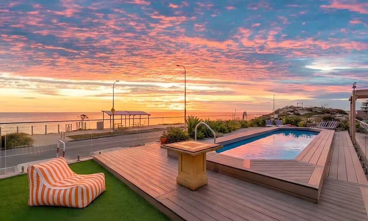 Glenelg North House | Glenelg Beach House With Private Beachfront Pool