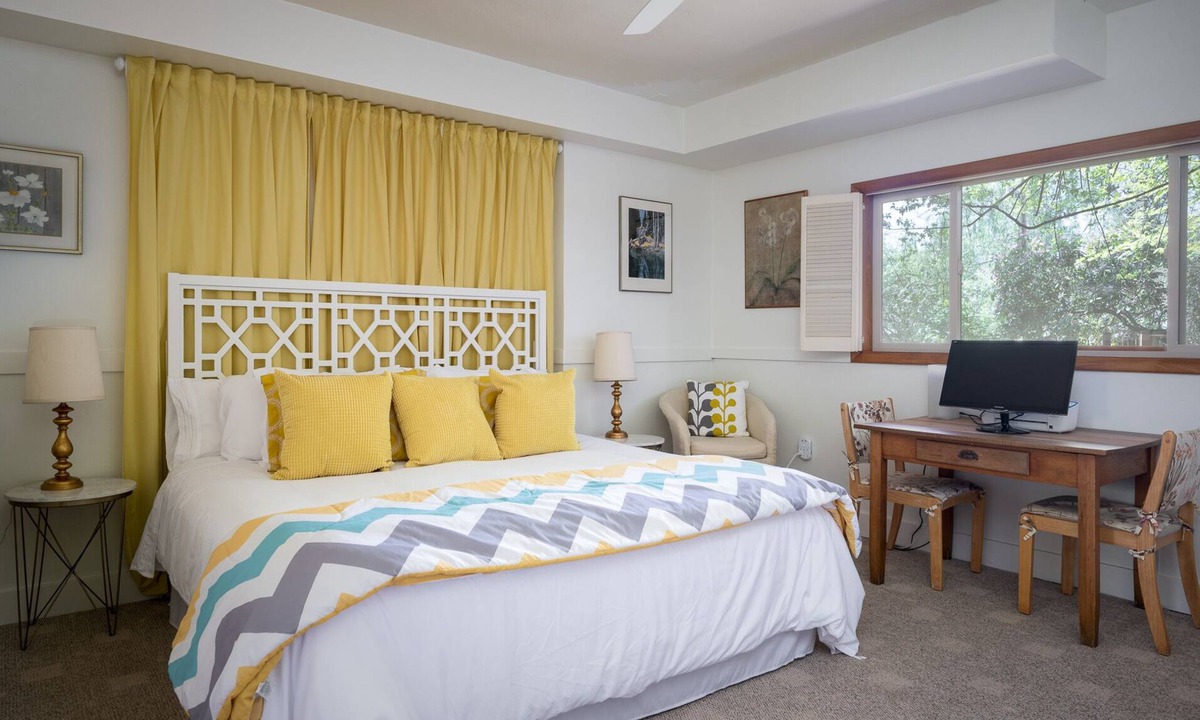 Portland House | Spacious, Beautiful & Private Hillside Oasis, SW PDX & free coffee!