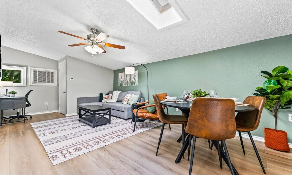 Irving Apartment | Updated Gem, Private, Mins to Dal | TMA