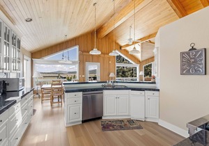 Pet-Friendly Retreat | Hot Tub, AC, Rec Center Access | Near Lake & Trails in Truckee