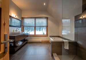RCNT Chalets / 5 bedroom Chalet with private spa in Lac Superieur
