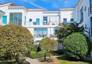 Warnke vacation apartment in Kühlungsborn with covered terrace and close to the beach - in Kühlungsborn