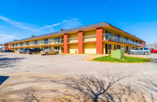 Chickasha Apartment | 3 Full Bed | Non-Smoking