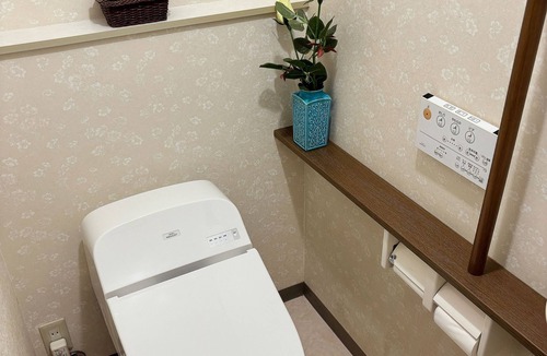 Otaru Villa | A Japanese-style villa with a Showa aesthetic in Otaru, Hokkaido. The retro townscape and traditional Japanese-style rooms are in harmony, and the Otaru Canal is only a 5-minute walk away. Experience a stay in a port town atmosphere at its best.