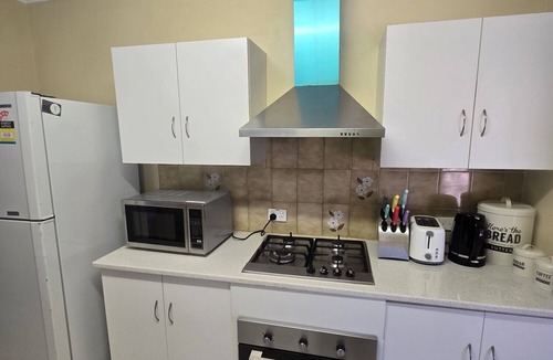 Kelmscott House | Advantage House- A place to relax with your family space
