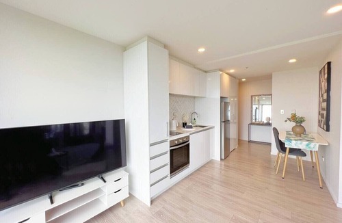 Newton Apartment | Amazing Sunset View Penthouse
