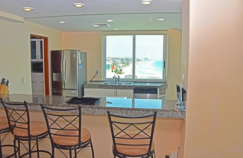 Zona Hotelera Condo | Beachfront – 8BR/6Bth – Penthouse Combo #323