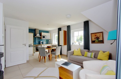 Lobbe Apartment | Beachfront vacation rental with a balcony, access to the pool and sauna - Rex Rugia