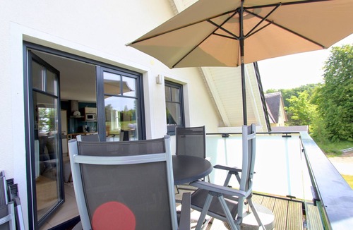 Lobbe Apartment | Beachfront vacation rental with a balcony, access to the pool and sauna - Rex Rugia