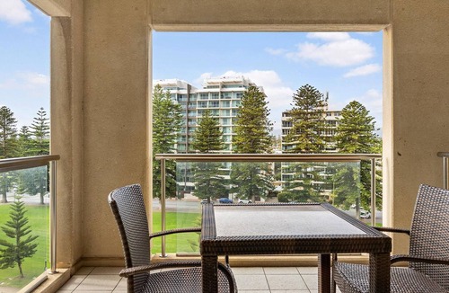 Glenelg Apartment | Belle Escapes - Glenelg Seaside Studio