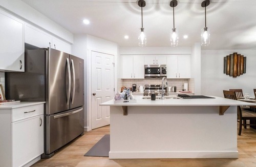 Stony Plain House | Chiccityescape3BDRM King