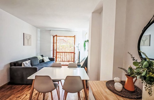 Taull Apartment | Chimenea y modernidad-Dellui 3 by Interhome