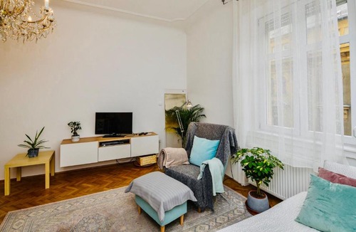 Orszagut Apartment | Design Studio