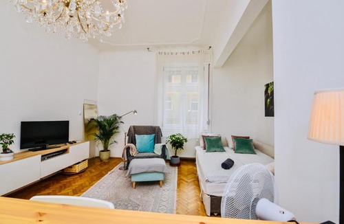 Orszagut Apartment | Design Studio