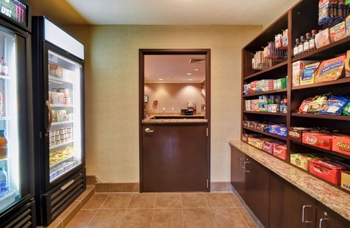 Madison Condo | Free Breakfast. Pool & Hot Tub. Near East Towne Mall!