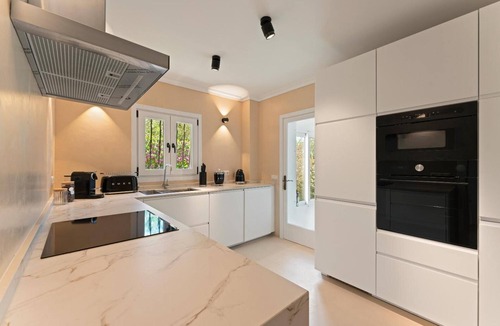 Portopetro House | Holiday Home in Portopetro with Private Pool, Wi-Fi, and Air Conditioning