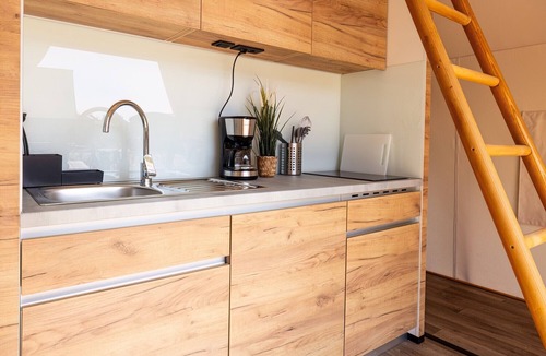 Grossenbrode House | Holiday Home 'Safarizelt' with Private Terrace, Wi-Fi and Air Conditioning
