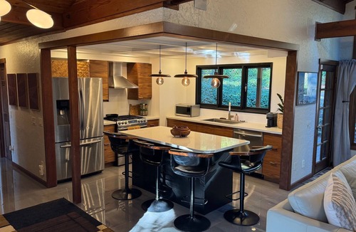 Beaverton House | Mid-Century Modern Beauty - Movie Theater, AC!