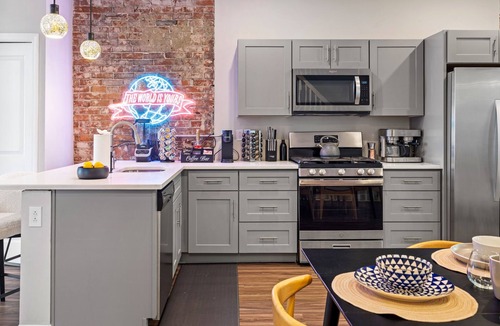 Pittsburgh House | Modern 3BR, 2BA Home: 2 King Beds, Off Street Parking; Near Downtown Pittsburgh