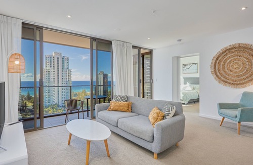 Broadbeach Apartment | Ocean View Apartment in Central Broadbeach