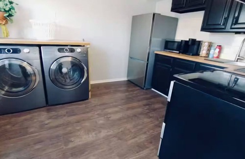 Rossville House | Private Upstairs Unit near Balt City/John Hopkins
