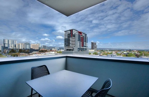 Adelaide Central Business District Apartment | Serene Stay - 1BR Apt with Pool, Gym, Steam & Saun
