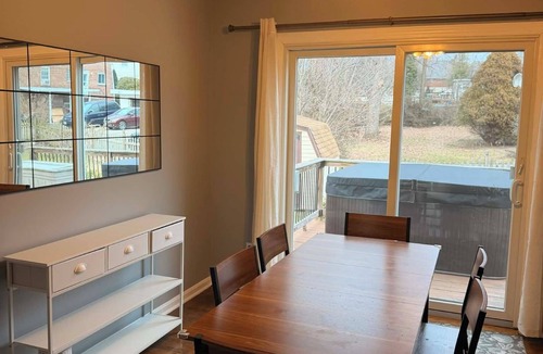 Parkville House | Spacious 5-bedroom house in charming Parkville with Hot tub 24/7