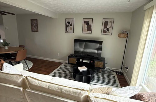Nottingham House | Stay a While FENCED & Stylish 2 Bed 1.5 Bath FAMILY HOME Near White Marsh Mall