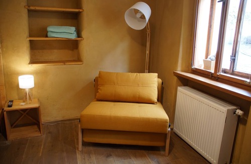 Greiz Apartment | Studio ground floor - clay-plastered superior studio, barrier-free, garden, sauna