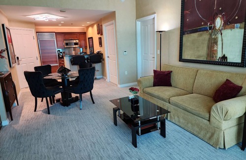 Las Vegas House | SuitestayLV~1BR Corner PH Suite/Balcony 31st Floor