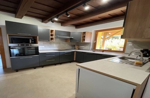 Oriszentpeter House | Tranquil 8-bedroom house in welcoming Őriszentpéter with AC