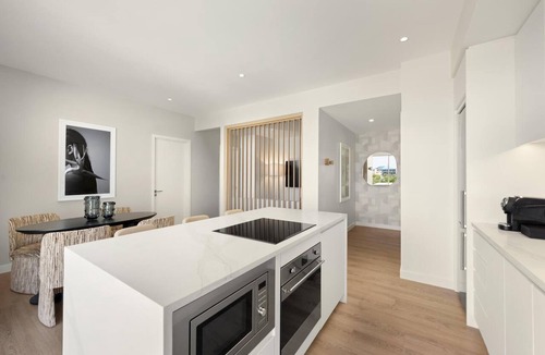 George Town Hotel | Your Elevated Base for Cayman’s Best Island Experiences l Suite w/Kitchen