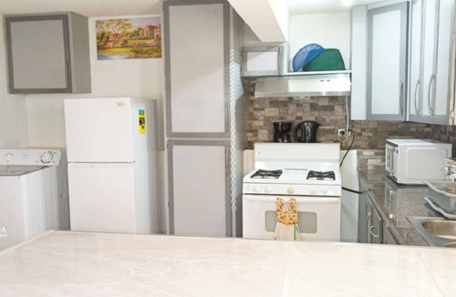 Potters Village Apartment | Zinnia Apartment - Charming 2-bedroom in lovely Herberts Village with AC