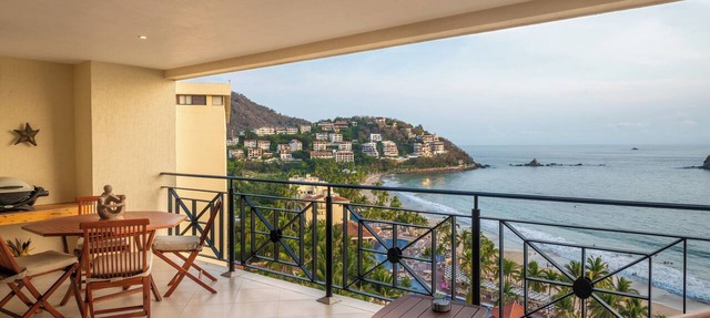 10th Floor Beachfront Luxury Condo Bayview Grand in Ixtapa