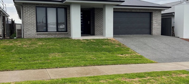 11 minutes from the Hunter Valley Wineries. Family sized new home! in Lochinvar