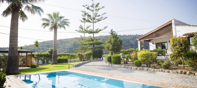 2 bedrooms+studio, ideal for kids, 36m² pool, 2.500m² garden, 2,5km from town in Rethymno
