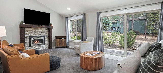 2 Killdeer - Remodeled, EV Charger, Hot Tub, Walk to Village, SHARC, Bikes in Sunriver
