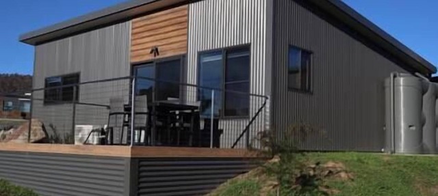 2 x beautiful new eco cabin with amazing views in East Jindabyne