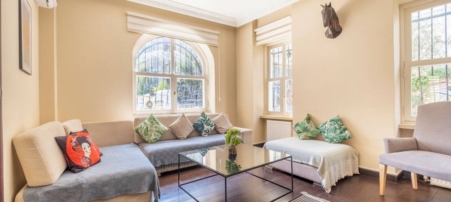 3-bedroom apartment in charming Istanbul with AC in İstanbul