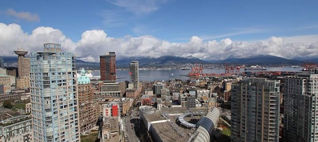 3 bedroom Downtown Vancouver S.Penthouse, near skytrain, shopping & restaurants. in Vancouver