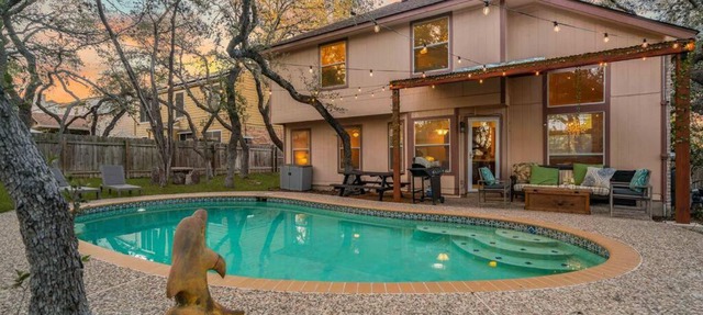 3B Villa w Pool, BBQ, Firepit, Yard Games, Gym in San Antonio