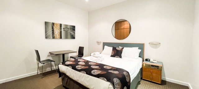 435 Ex hotel room suite in the city in Adelaide