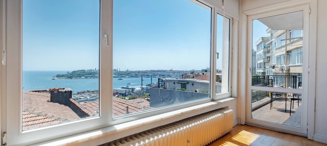5BR Bosphorus View with Balcony - Elevator - Central Location - 2 Bathrooms in İstanbul