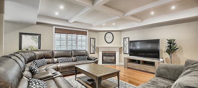 6 Bedroom Large Family Home near Lake Simcoe & Innisfil Beach - Patio & BBQ in Alcona