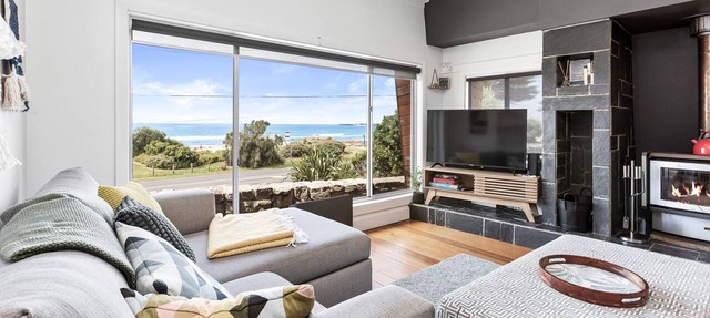 Absolute Beachfront Views Apollo Bay in Apollo Bay