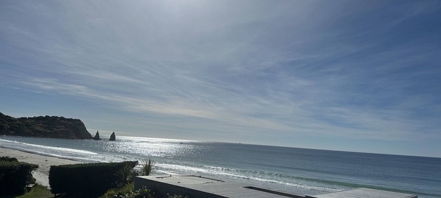 ABSOLUTE BEACHFRONT LUXURY ACCOMODATION Entire home with Private Beach Access in Karitane