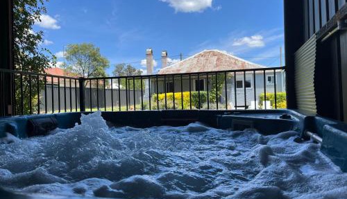 Addisons Stanthorpe with hot tub in Stanthorpe