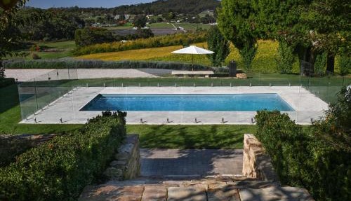 Adelaide Hills luxe-cottage with spectacular vineyard views in Summertown